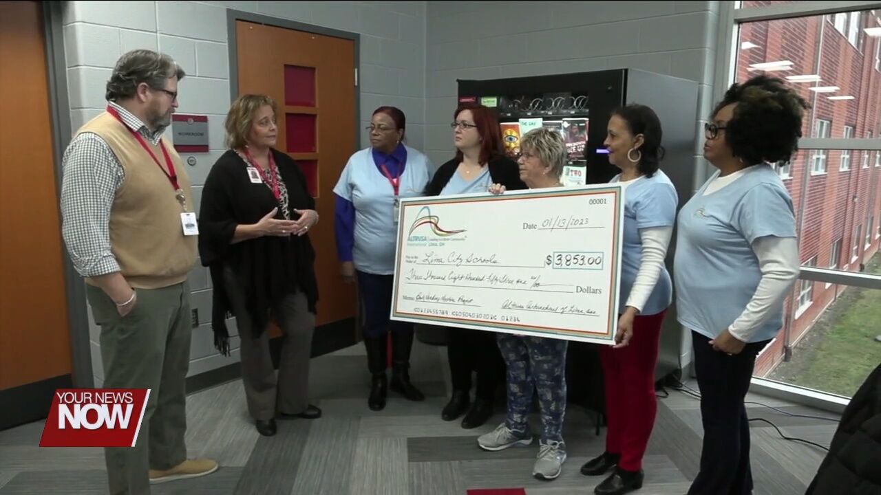 Lima City Schools gets a donation from Altrusa International to support student literacy